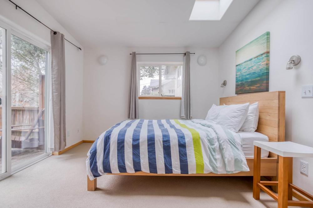 Modern Manzanita Retreat - Meredith Lodging